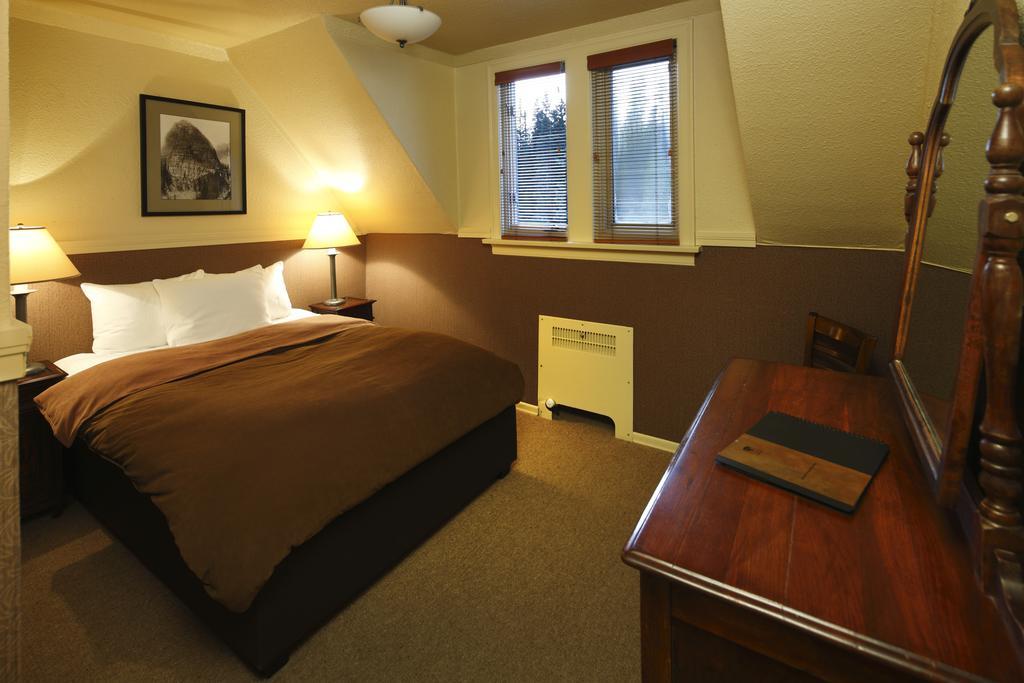 Deer Lodge Lake Louise Εξωτερικό φωτογραφία