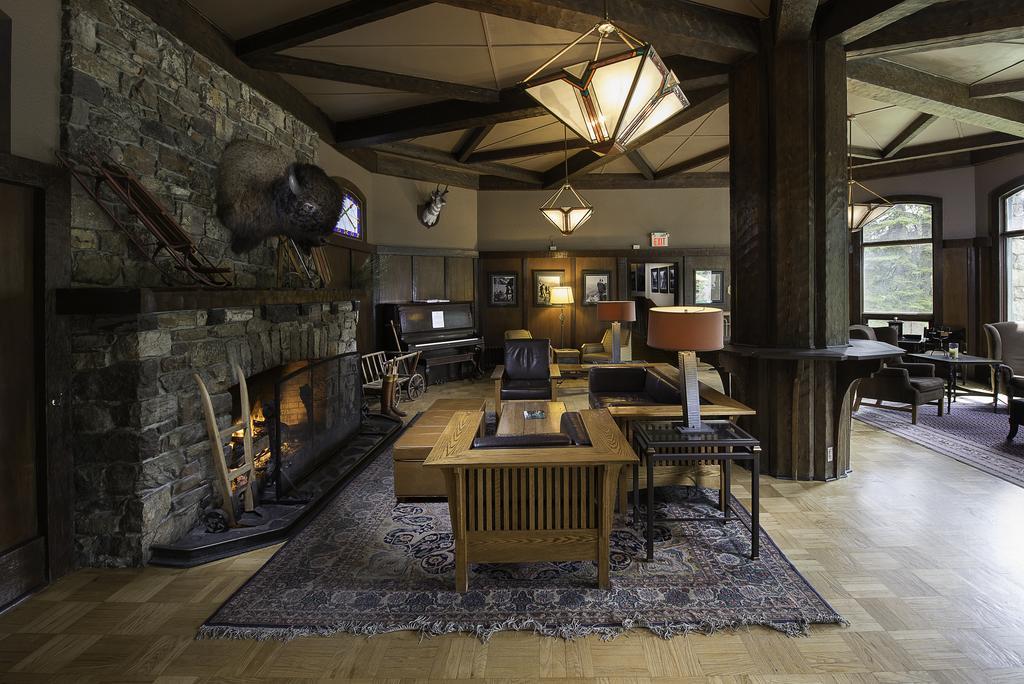 Deer Lodge Lake Louise Εξωτερικό φωτογραφία